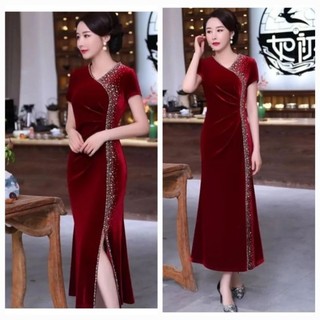 Đầm dạ hội trung niên xẻ tà vải nhung phối kim tuyến sườn áo, Đầm trung niên dạ hội nhung đi tiệc thiết kế xẻ tà