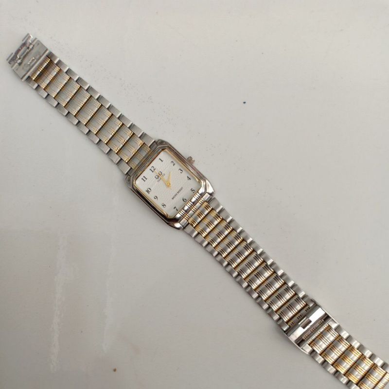 Đồng hồ si nam mặt vuông tank hiệu CITIZEN Q&Q demi phù hợp nam tay vừa và nhỏ