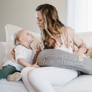 Gối cho bé bú Ergobaby Pillow  Xám và màu Starlight Cream TPHCM