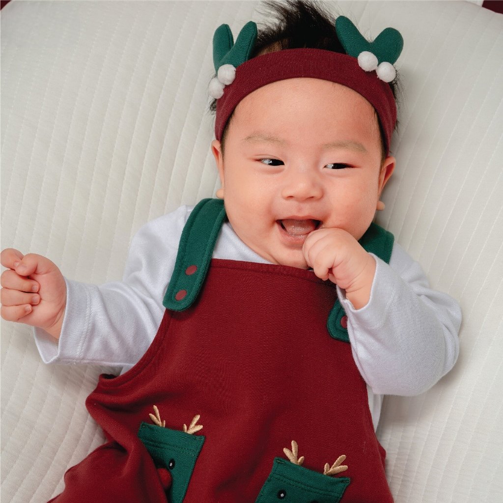 Set quần yếm màu xanh, đỏ kèm áo và mũ bonnet quần+áo