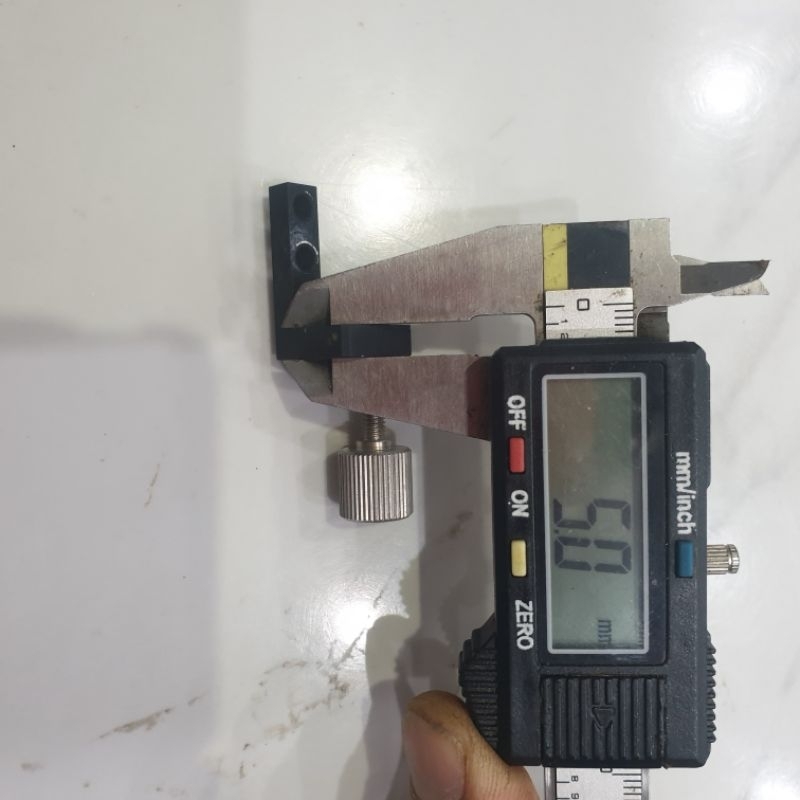 Ốc khóa chỉnh M4 hành trình 17mm có khóa và gá nhôm