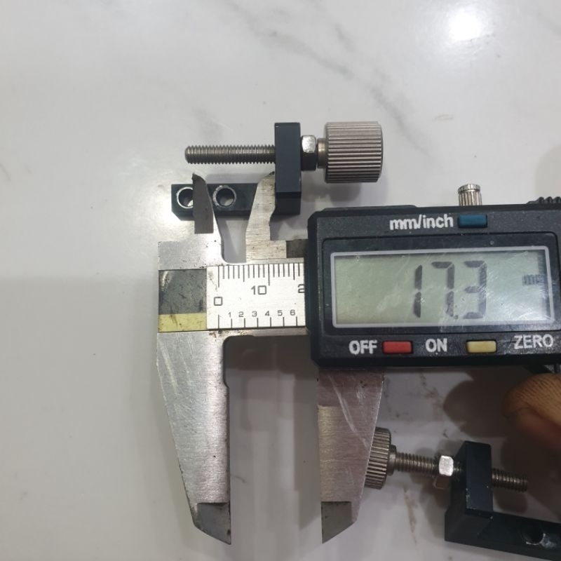 Ốc khóa chỉnh M4 hành trình 17mm có khóa và gá nhôm