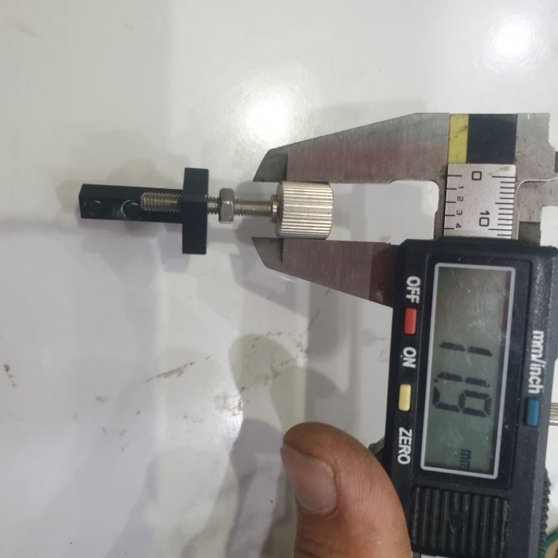 Ốc khóa chỉnh M4 hành trình 17mm có khóa và gá nhôm