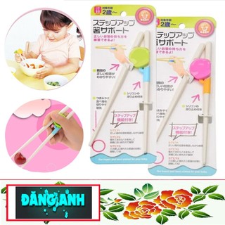 Đôi đũa tập ăn, tập gắp xỏ ngón cho bé trai/bé gái pe08 - hàng chất lượng cao