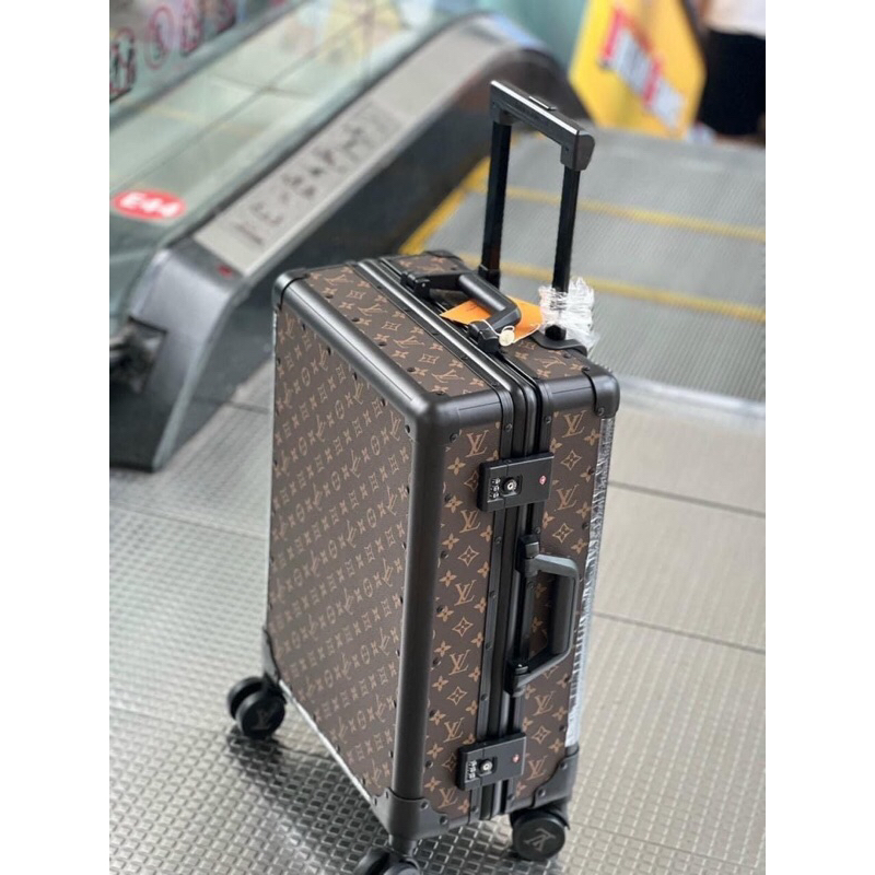 Vali size 20-24 Eo Vì siêu cấp hàng super nắp gập mật mã. Đảm bảo đẹp từng milimet.