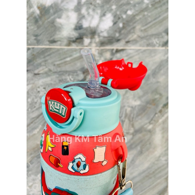 BÌNH NƯỚC KUN VÔ CỰC NHỰA LÚA MẠCH CHO BÉ - BÉ SIÊU THÍCH