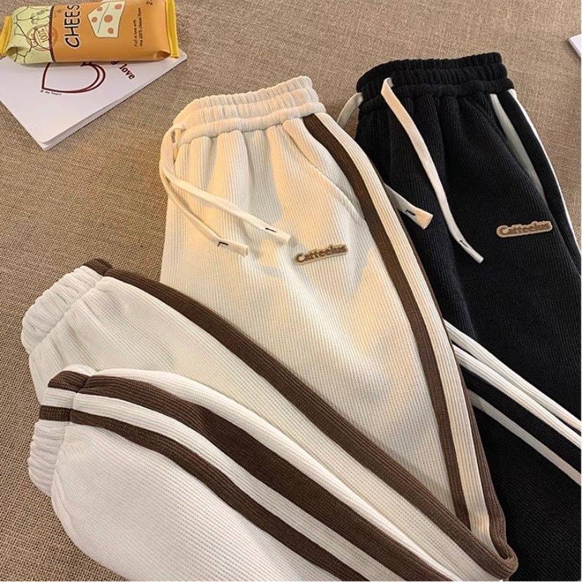 Quần nỉ Tăm Ống Rộng Thêu Catteelus Phối Sọc 2 To Nhỏ  - Quần Dài Cạp Chun Eo có dây rút Vải Co Dãn Dày Dặn | BigBuy360 - bigbuy360.vn