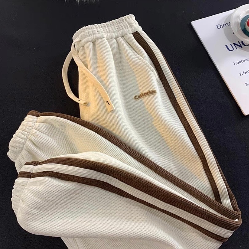 Quần nỉ Tăm Ống Rộng Thêu Catteelus Phối Sọc 2 To Nhỏ  - Quần Dài Cạp Chun Eo có dây rút Vải Co Dãn Dày Dặn | BigBuy360 - bigbuy360.vn