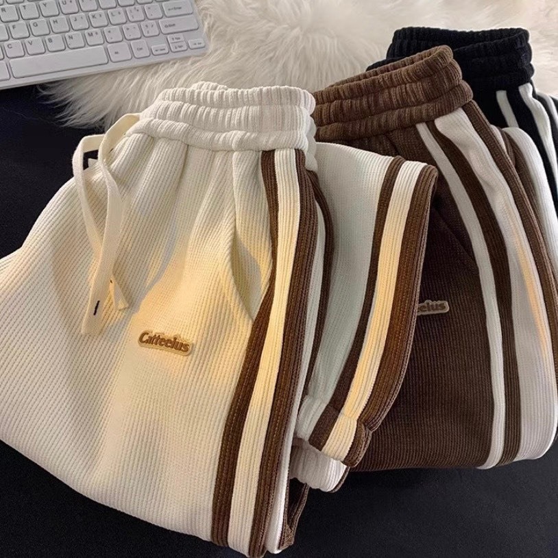 Quần nỉ Tăm Ống Rộng Thêu Catteelus Phối Sọc 2 To Nhỏ  - Quần Dài Cạp Chun Eo có dây rút Vải Co Dãn Dày Dặn | BigBuy360 - bigbuy360.vn