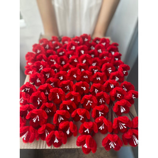 Bó bông đào đỏ đô và đỏ tuoi bằng kẽm nhung
