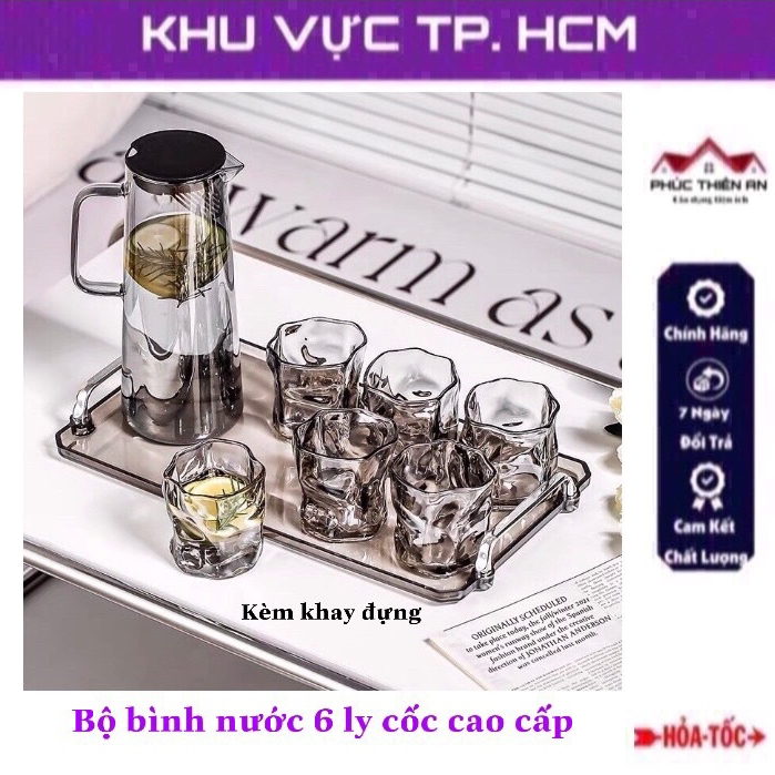 Bộ bình nước thủy tinh có 6 ly cốc kiểu dáng cách điệu, kèm khay đựng - sang trọng, siêu bền