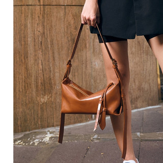 Túi xách đeo vai đeo chéo g4-sassy bag gipsy