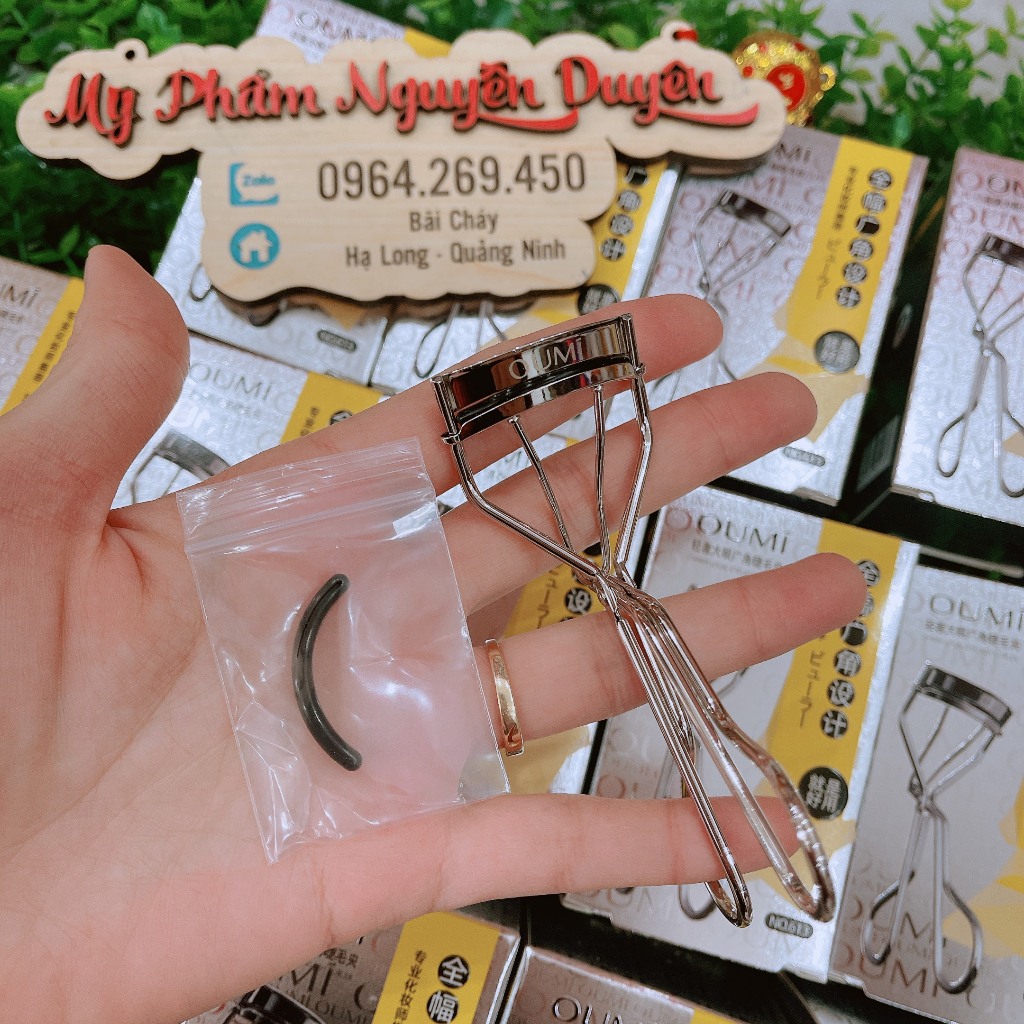 Kẹp bấm mi OUMI màu bạc dễ bấm cong mi chuyên dùng trong make up tặng kèm miếng đệm