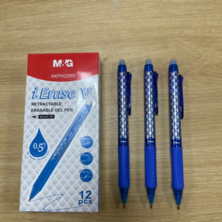 Cây viết bi tẩy xoá được kiểu bấm AKPH3279 nét 0.5 mực xanh màu đậm viết êm xoá sạch sẽ, mực để lâu không phai