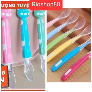 Thìa ăn dặm silicon cho bé