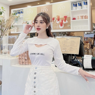 Áo croptop đen xẻ ngực