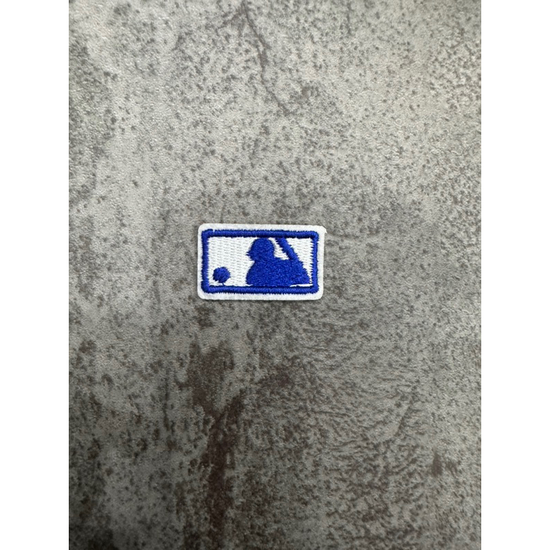 Mác, Logo MLB thêu ủi . đủ màu