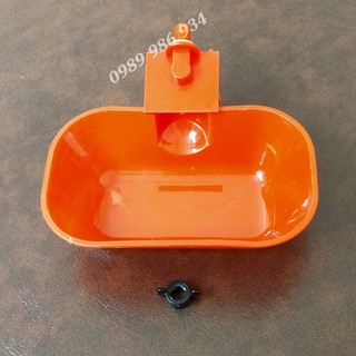 Máng uống nước tự động cho gà gắn xô sơn hiệu quả