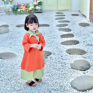 Áo dài lụa cam cho bé gái