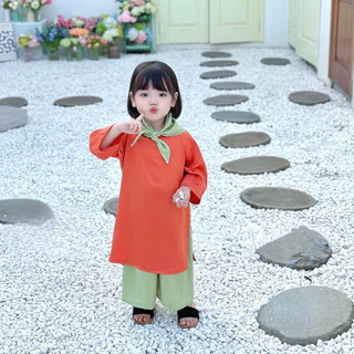 Áo dài lụa cam cho bé gái