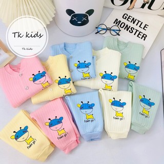 Bộ thu đông cho bé, quần áo dài tay sơ sinh khuy giữa nỉ xốp
