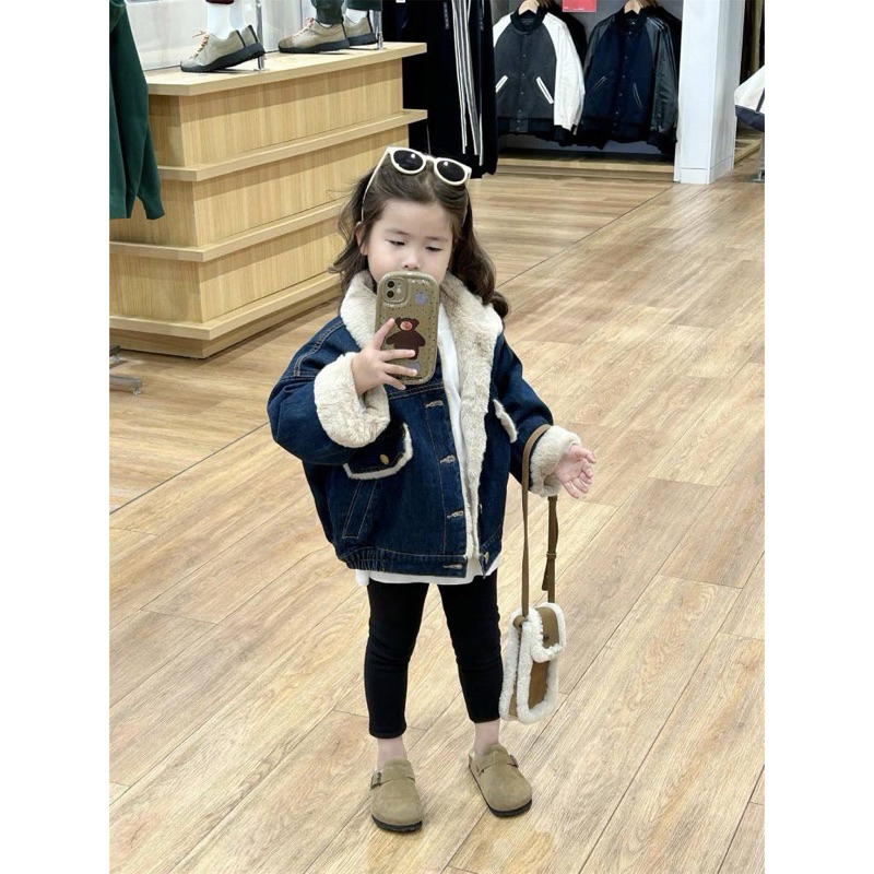 Áo khoác bò cho bé 2-8t mẫu mới hottrend