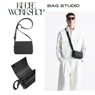 Giỏ đeo chéo đen trơn basic phong cách tối giản, túi hộp đeo vai nam thời trang làm quà tặng bạn trai KINDEE