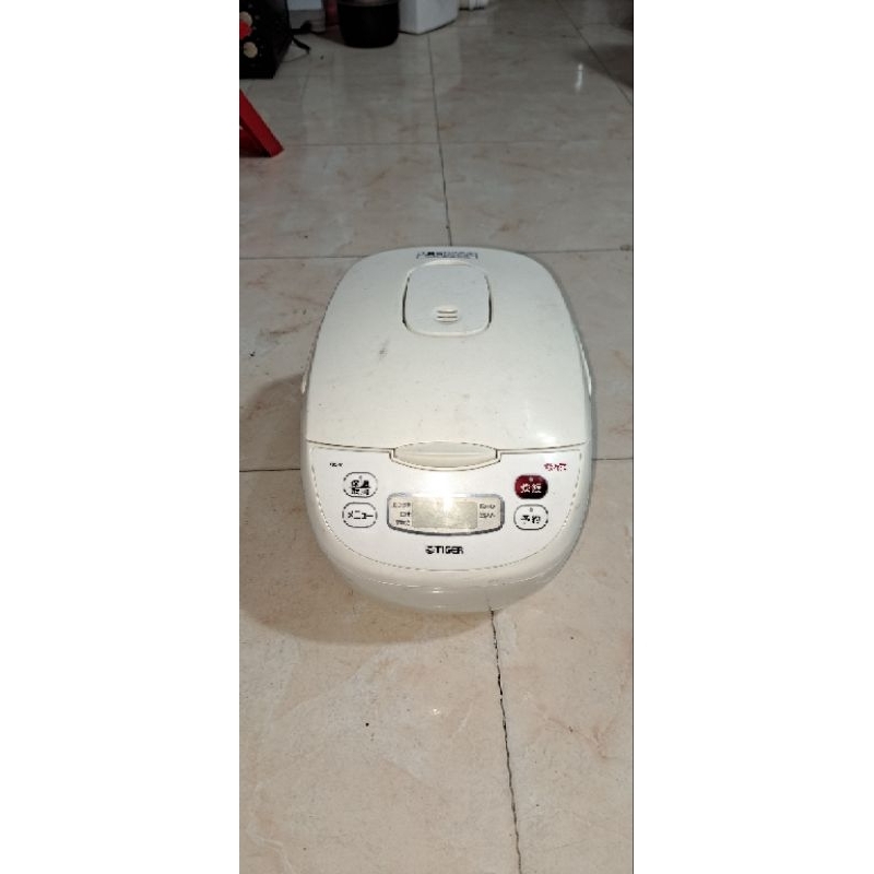 Nồi tiger L 8  mâm nhiệt