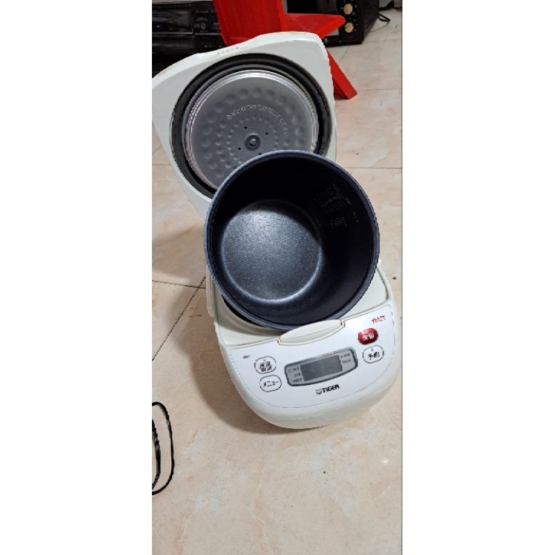 Nồi tiger L 8  mâm nhiệt