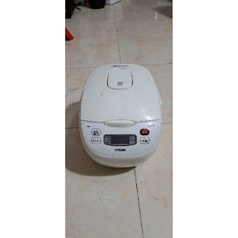 Nồi tiger L 8  mâm nhiệt