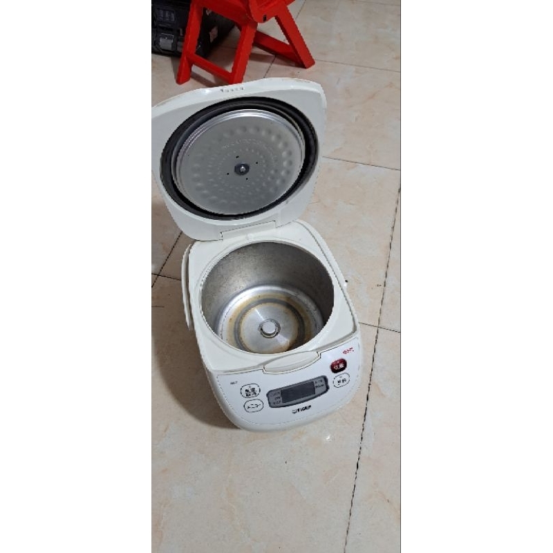 Nồi tiger L 8  mâm nhiệt