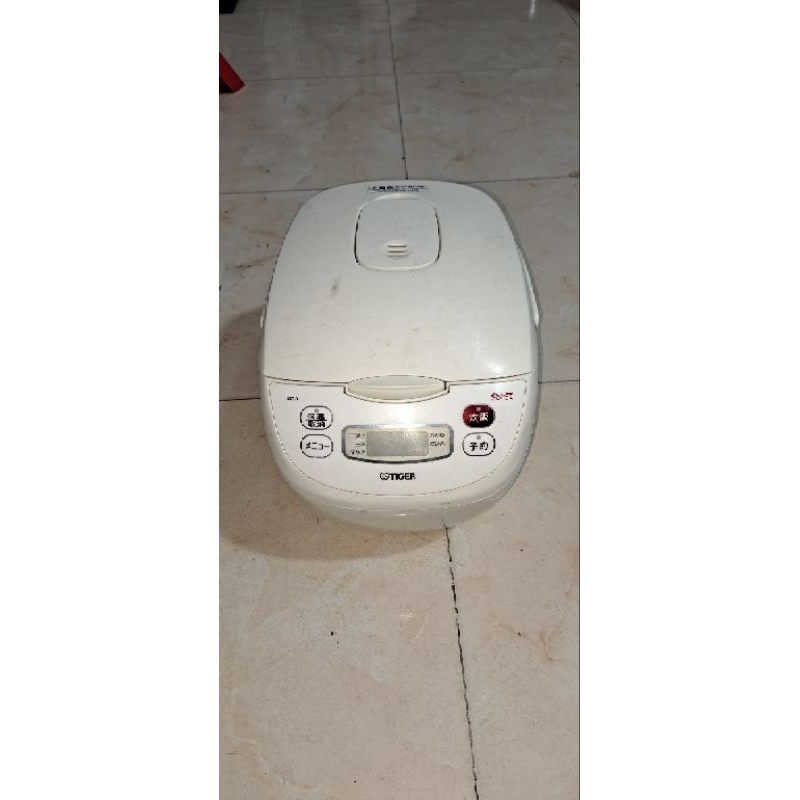 Nồi tiger L 8  mâm nhiệt