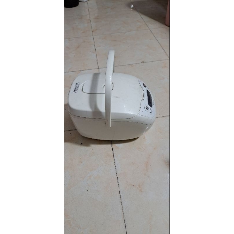 Nồi tiger L 8  mâm nhiệt