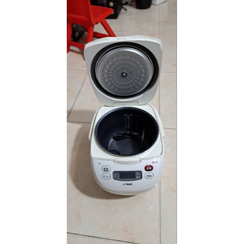 Nồi tiger L 8  mâm nhiệt