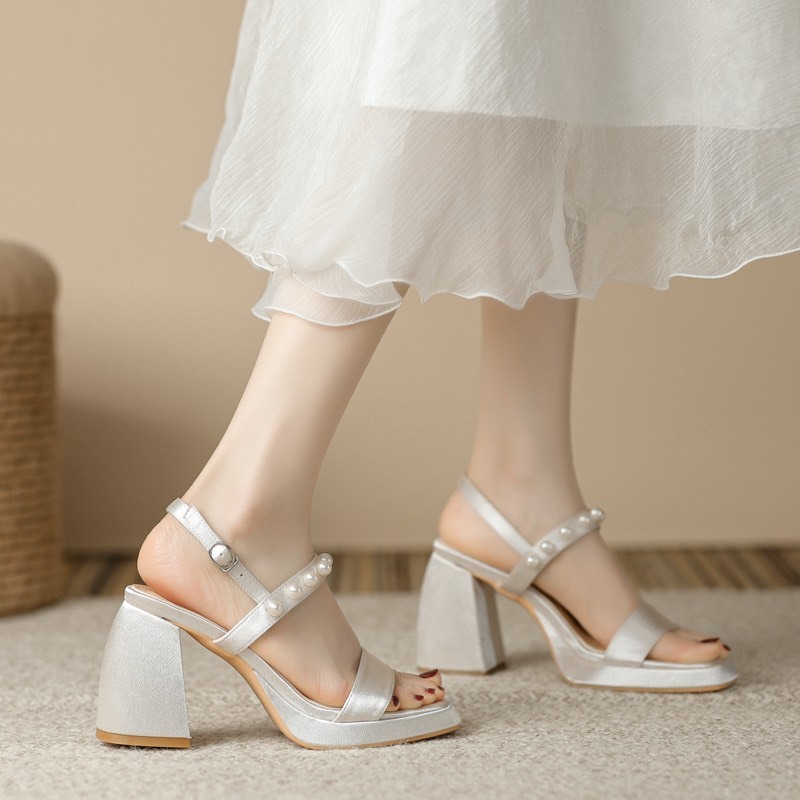 SANDAL CAO GÓT SIZE NHỎ 32 33 ĐẾ DÀY DA BÓNG SANG HÀNG QCCC CAO 8.5CM