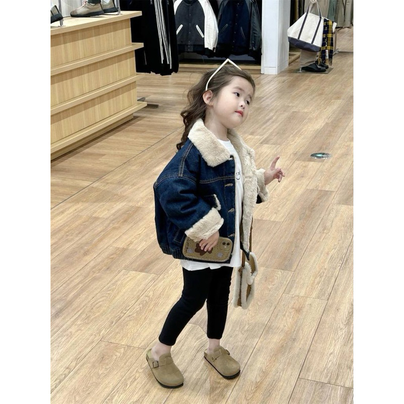 Áo khoác bò cho bé 2-8t mẫu mới hottrend