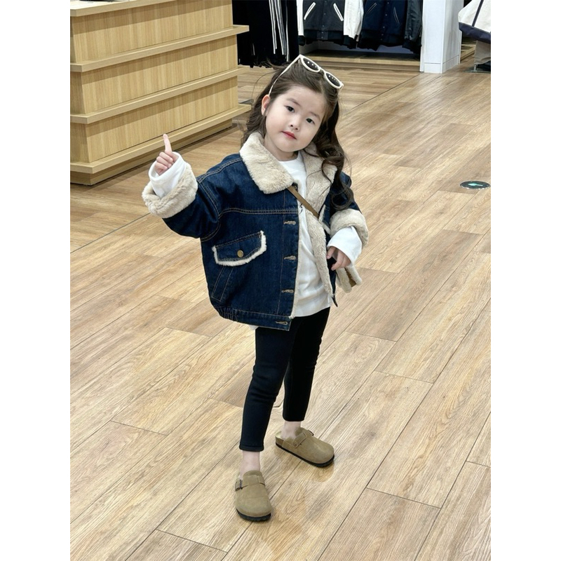 Áo khoác bò cho bé 2-8t mẫu mới hottrend