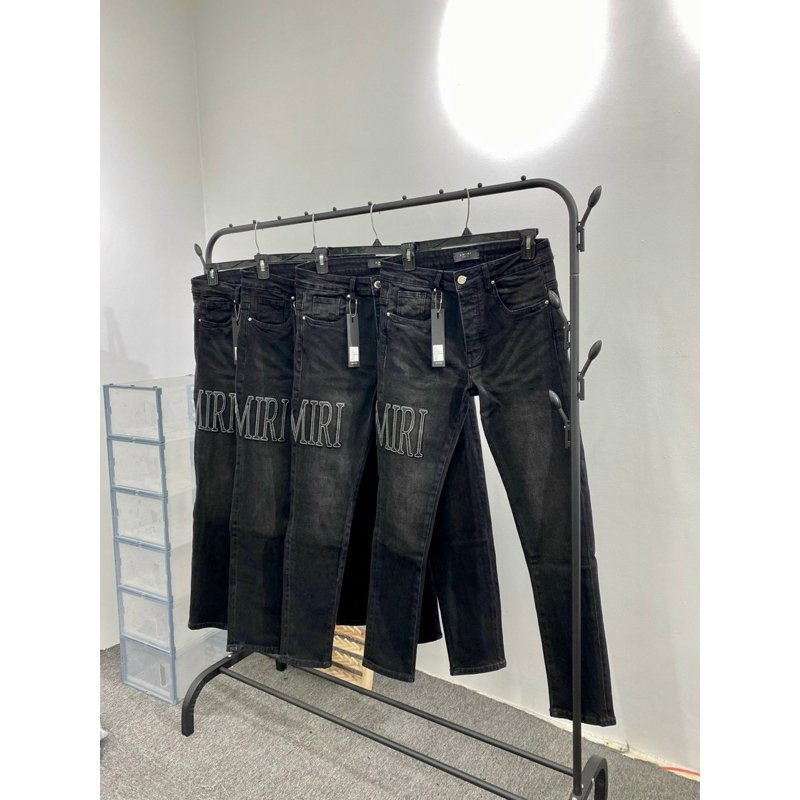 Quần Jeans AMIRI Đen Thêu Chữ 3571, 4 Cúc Full Chữ