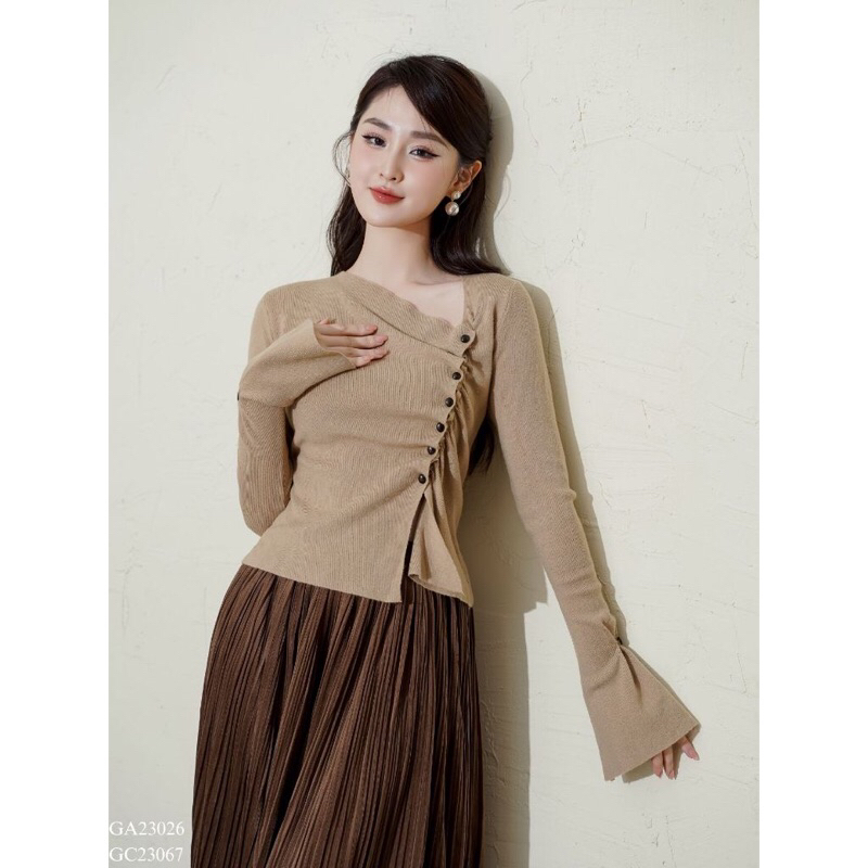 Pass Áo len nữ dài tay cổ chéo khuy nhún freesize của Tiin (có ảnh và video quay sp thật)