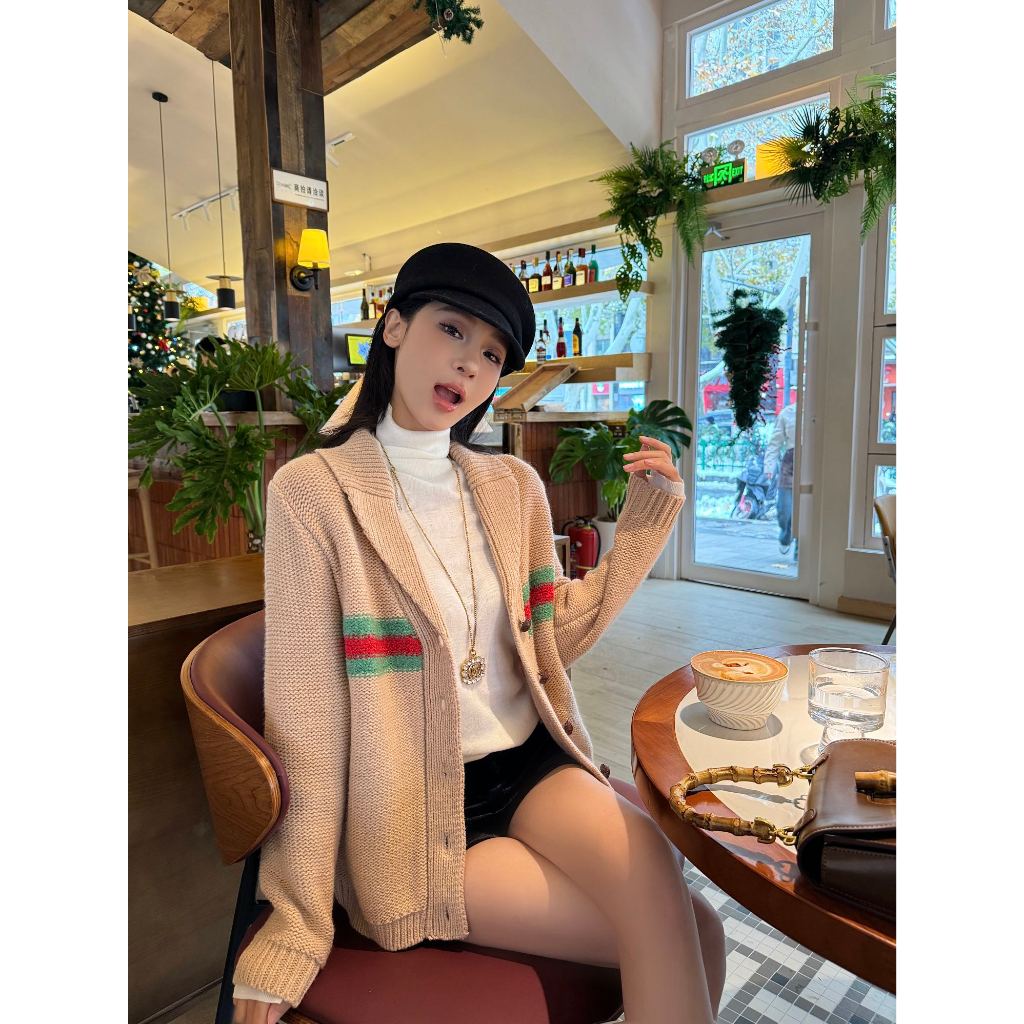 Áo khoác len cardigan nữ GUCCI GG GC kiểu dáng nữ tính, nhẹ nhàng