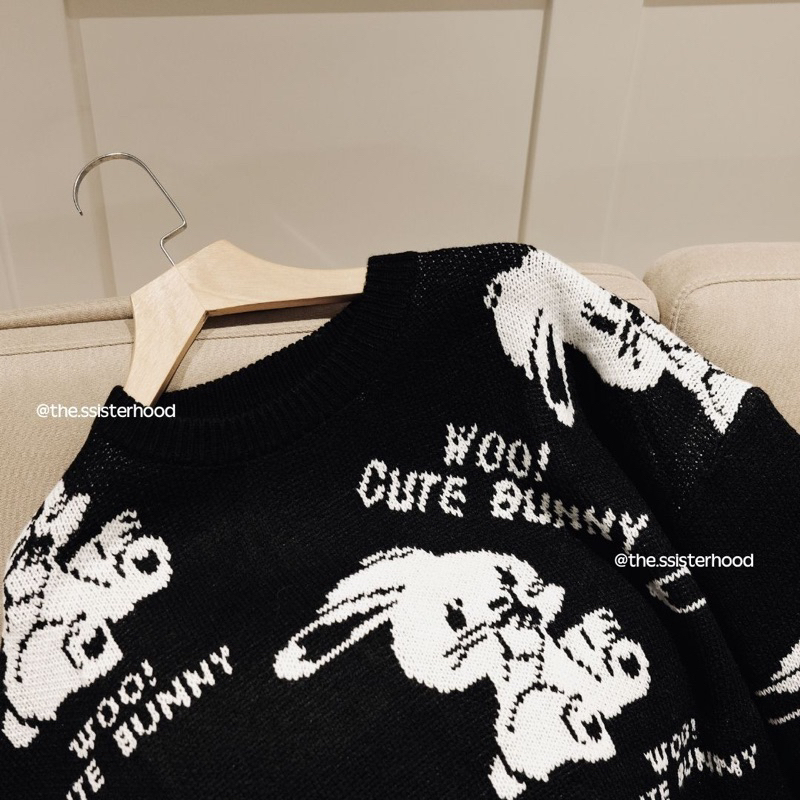 Áo len đen thỏ trắng dày dặn Woo Bunny