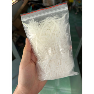Dừa tươi nạo sợi ăn kèm bò bìa ngọt, kẹo chỉ tơ hồng
