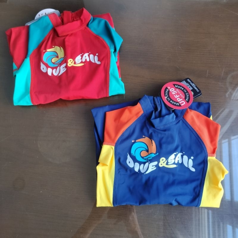 Đồ bơi chống nắng ngắn tay M153390K cho bé màu đỏ, xanh đậm in hình sóng biển cuộn tròn, chất liệu vải cao cấp mịn đẹp