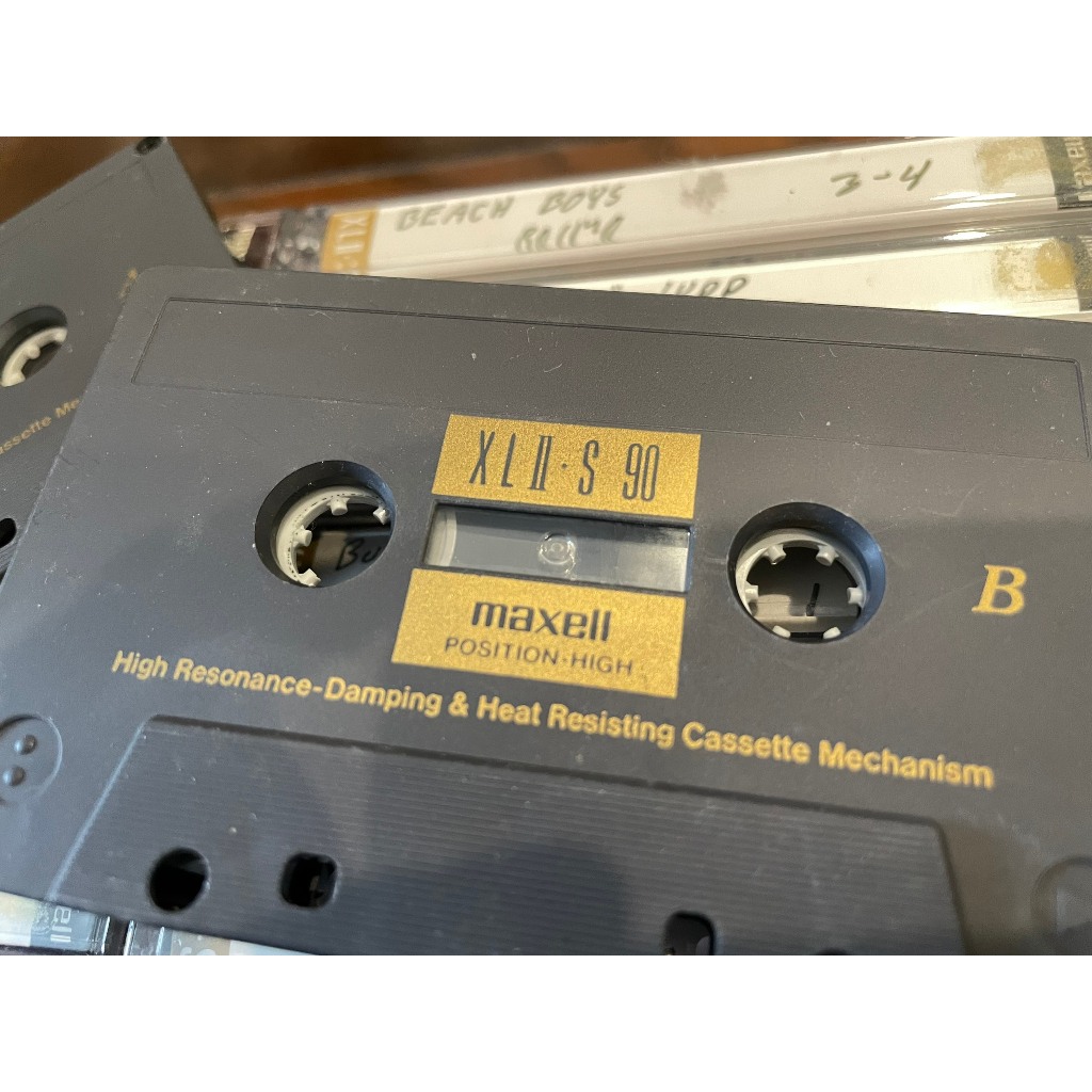 Băng cassette Maxell XLII-S 90 đã có chương trình một mặt (mặt kia mới, bỏ lẫy, Made in Japan)