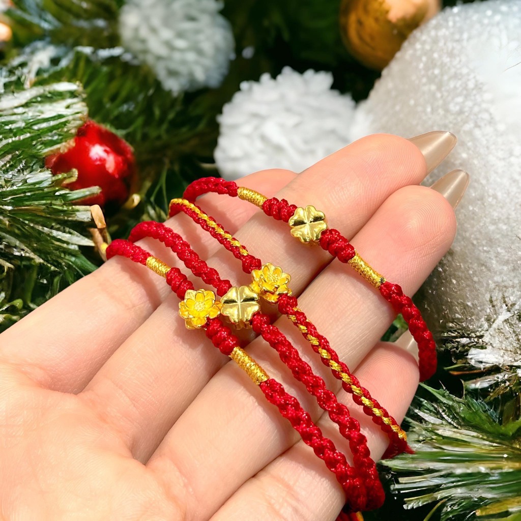 Vòng tay charm hoa sen, cỏ bốn lá, đồng tiền mini vàng 24k Enchanté Jewelers
