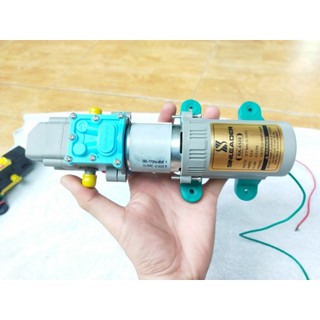 máy bơm nước mini 12 lắp đặt cho bình phun thuốc trừ sâu.