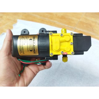 máy bơm nước mini 12 lắp đặt cho bình phun thuốc trừ sâu.