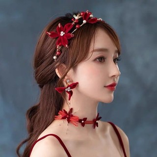 cài đỏ cô dâu kèm hoa tai