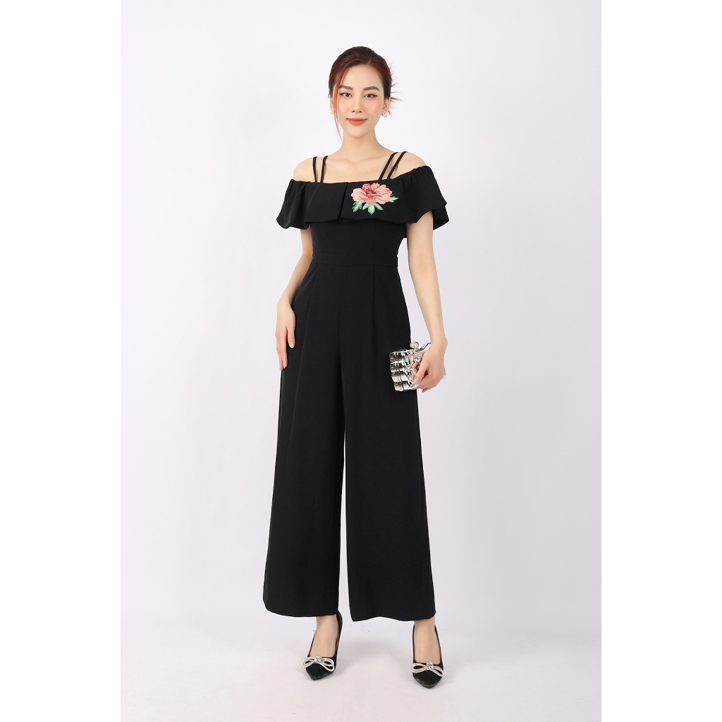 FJS3166 - Jumpsuit công sở vải tuytsi dáng suông ống rộng hai dây bèo ngực đổ vai họa tiết thêu khóa thân sau - PANTIO