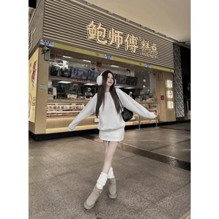 Set Bộ Đồ Nữ Áo Nỉ Áo Kiểu Nữ Cổ Tròn Dài Tay Bo Gấu Chân Váy Nỉ Cá Tính 40-70kg mẫu SETNITRONXAMTRANGCVAY. D427